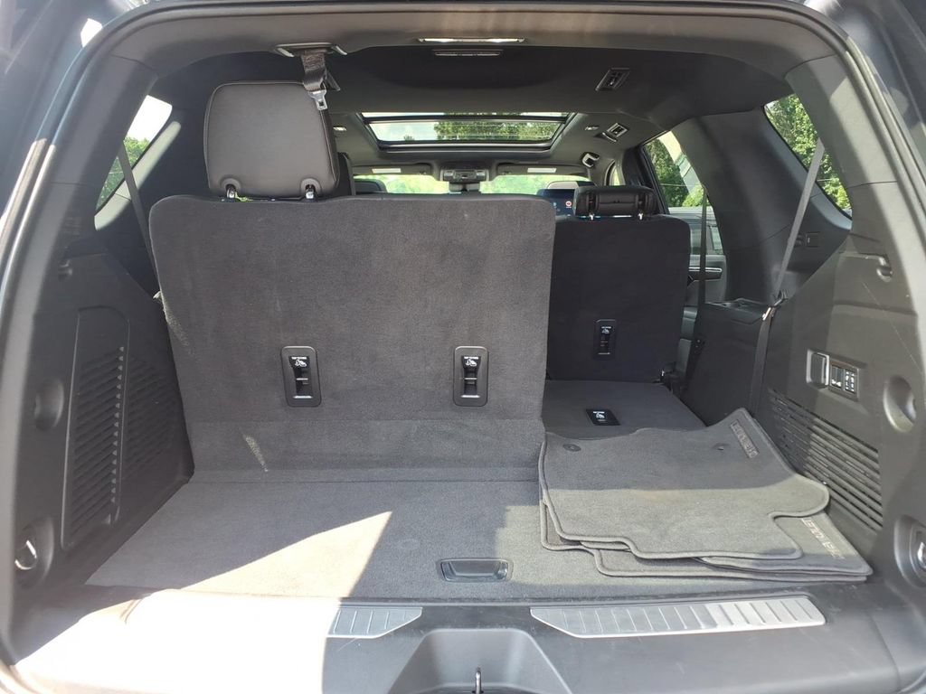 Used 2025 Chevrolet Tahoe High Country AWD/4WD image 32
