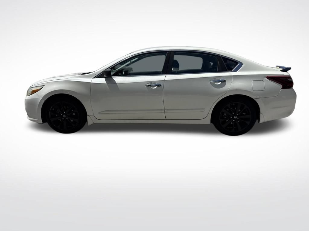 Used 2017 Nissan Altima 2.5 SR w/ Midnight Edition Package FWD image 8