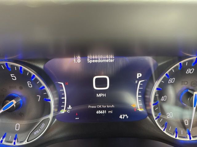 Used 2024 Chrysler Pacifica Touring-L image 9