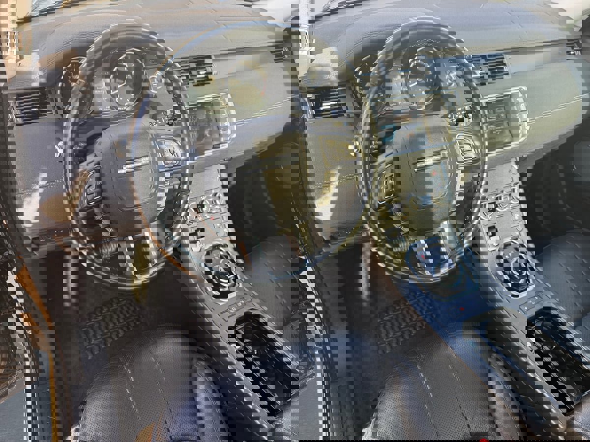 Used 2018 Land Rover Range Rover Evoque SE image 14