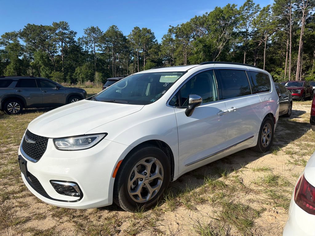 Used 2023 Chrysler Pacifica Limited FWD image 1