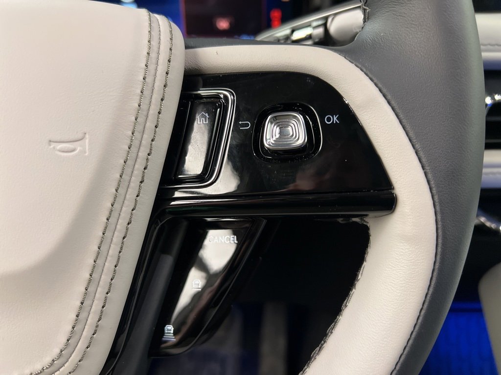 Used 2025 Lincoln Aviator Reserve w/ Equipment Group 201A image 17