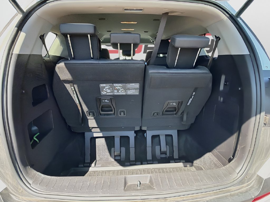 Used 2025 Kia Carnival EX FWD image 26