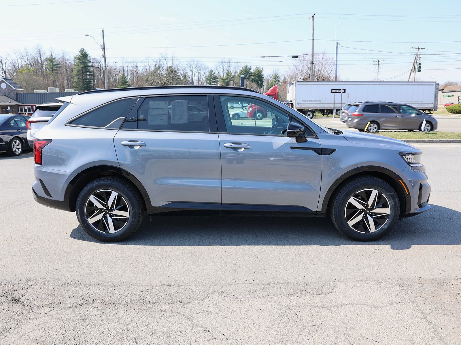 Used 2023 Kia Sorento S image 8