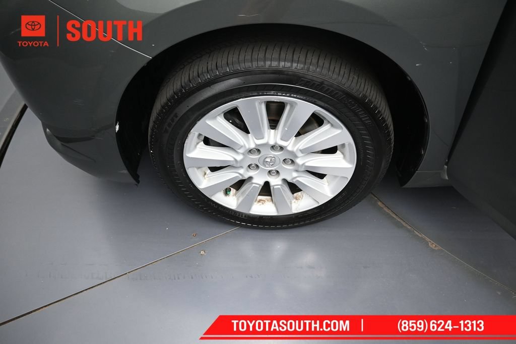 Used 2014 Toyota Sienna LE AWD/4WD image 31