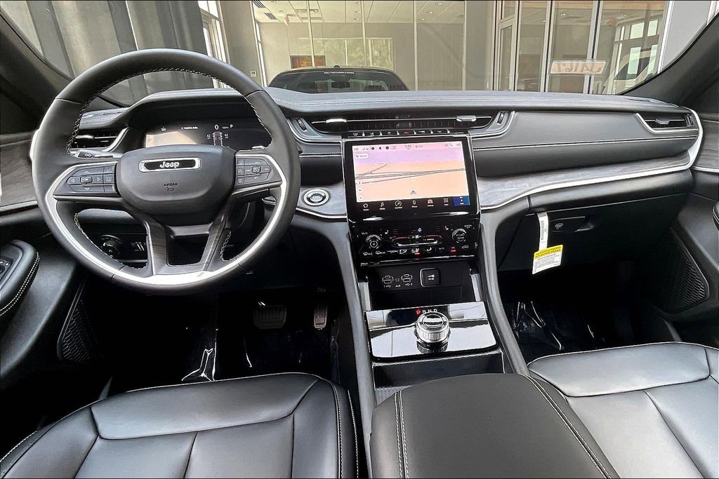 New 2025 Jeep Grand Cherokee Limited image 9