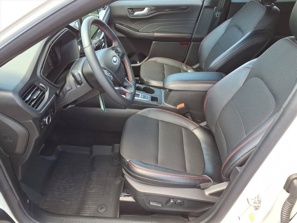 Used 2025 Ford Escape ST-Line w/ Equipment Group 301A FWD image 5
