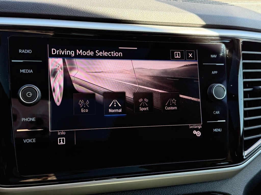 Used 2023 Volkswagen Atlas SEL Premium image 14