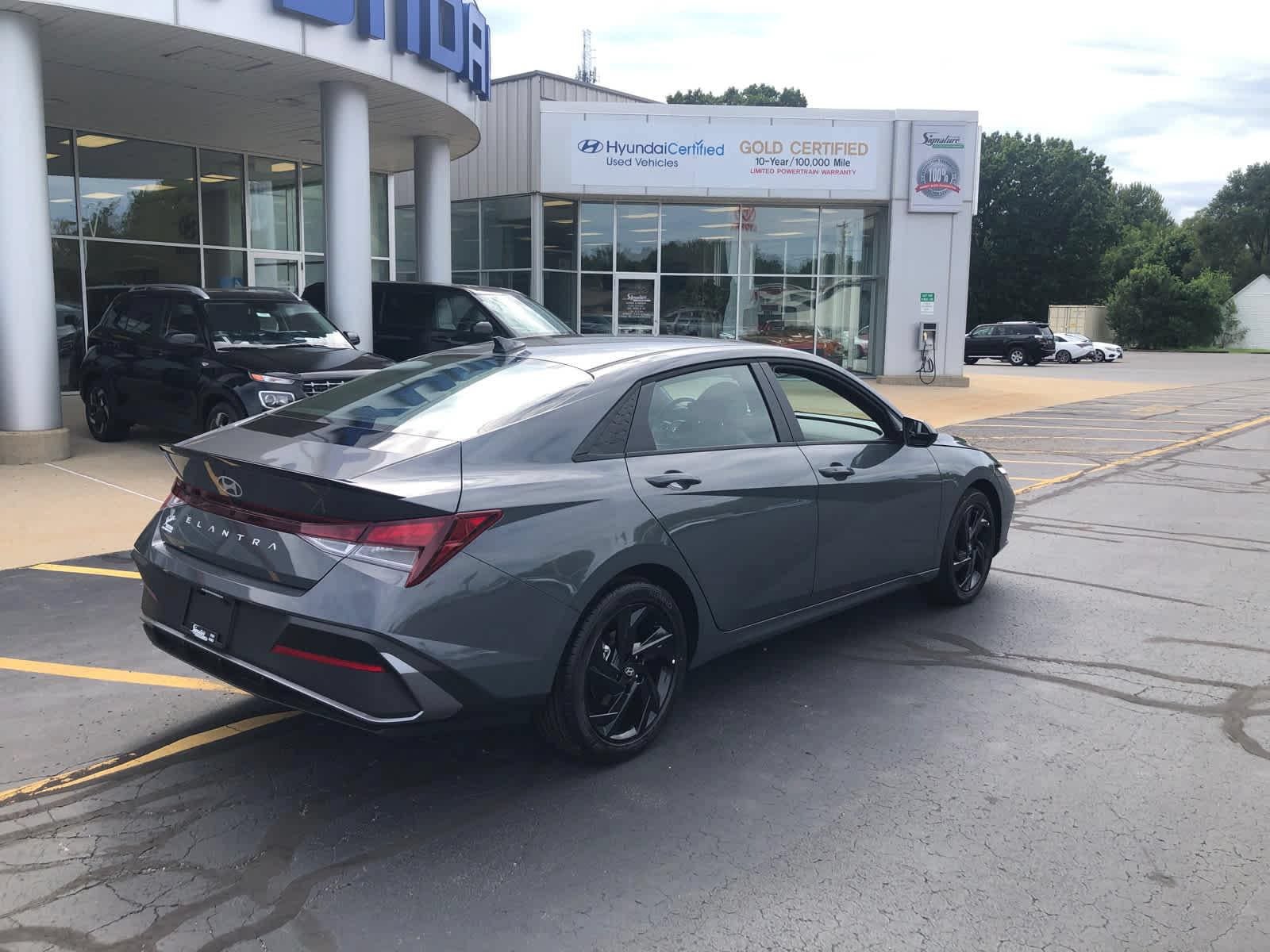 New 2026 Hyundai Elantra SEL Sport FWD image 4