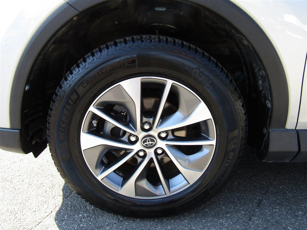Used 2016 Toyota RAV4 XLE AWD/4WD image 12