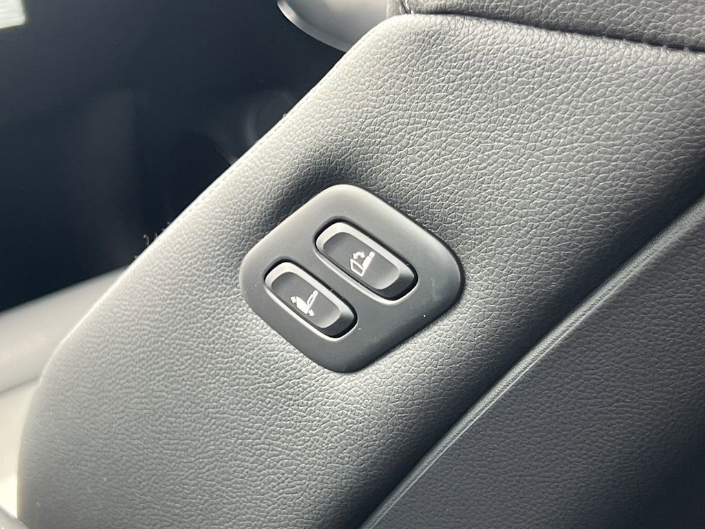 Used 2026 Genesis GV70 2.5T Select AWD/4WD image 23