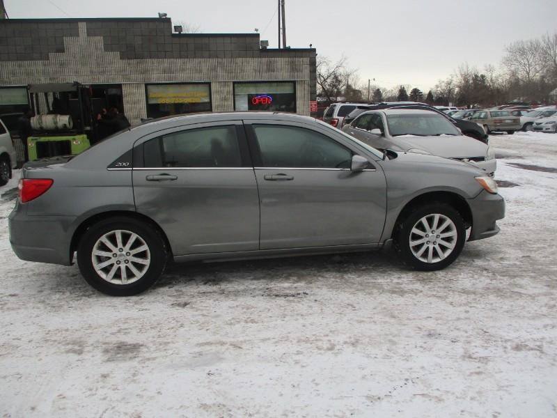 Used 2012 Chrysler 200 Touring FWD image 2