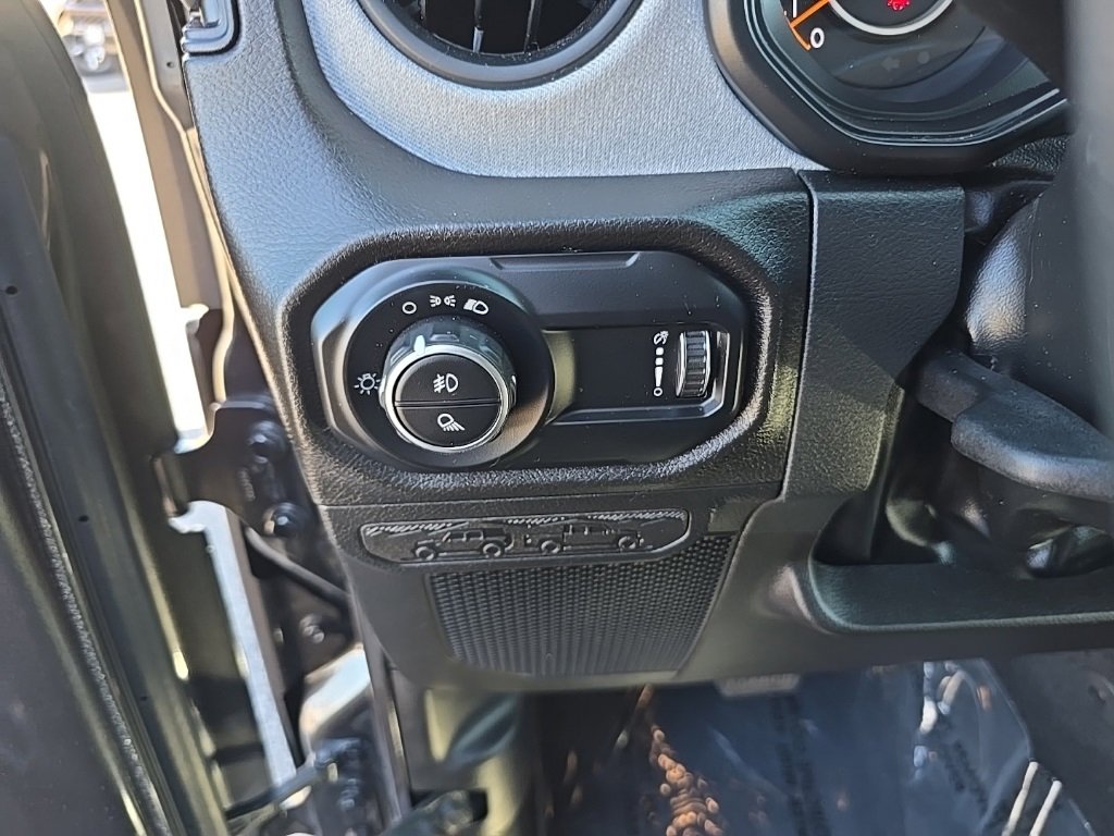 Certified 2024 Jeep Gladiator Sport image 22