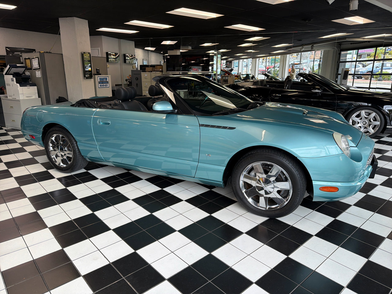 Used 2002 Ford Thunderbird Deluxe image 3