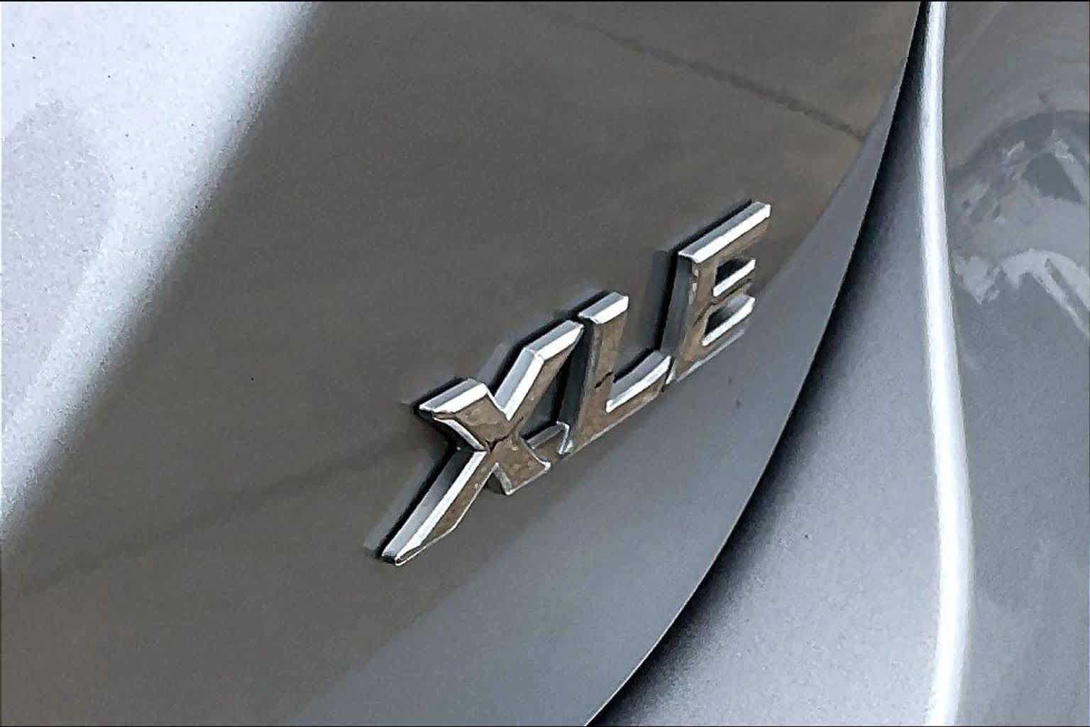 Used 2018 Toyota Camry XLE FWD image 10