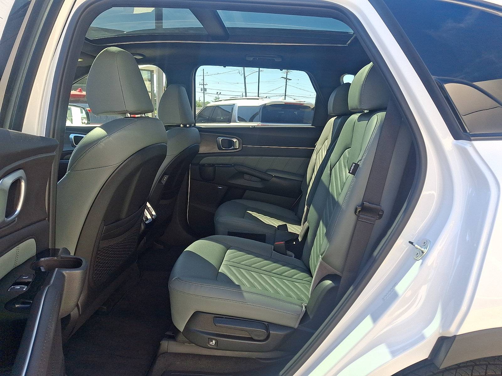 Certified 2025 Kia Sorento SX Prestige w/ Sage Leather Package AWD/4WD image 10