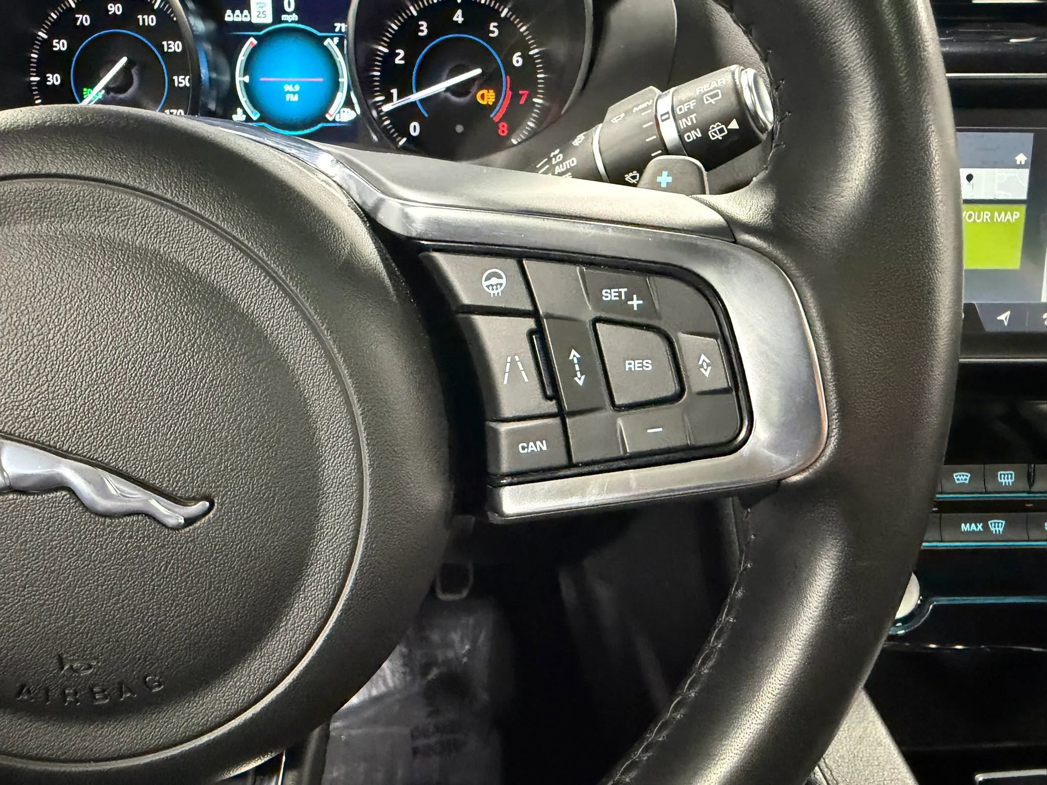 Used 2019 Jaguar F-PACE Prestige AWD/4WD image 16
