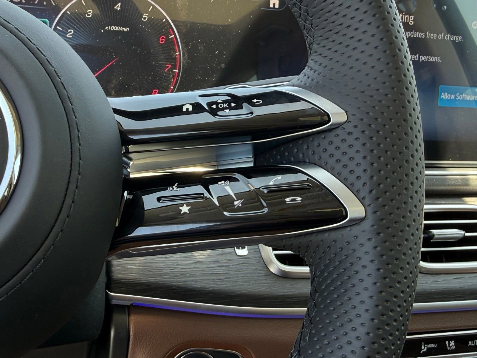 New 2026 Mercedes-Benz GLS 450 4MATIC image 24