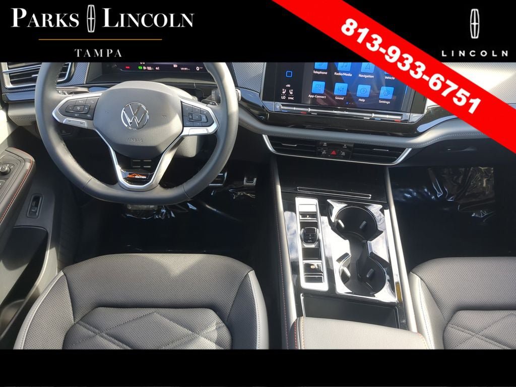 Used 2025 Volkswagen Atlas Peak Edition SE AWD/4WD image 14