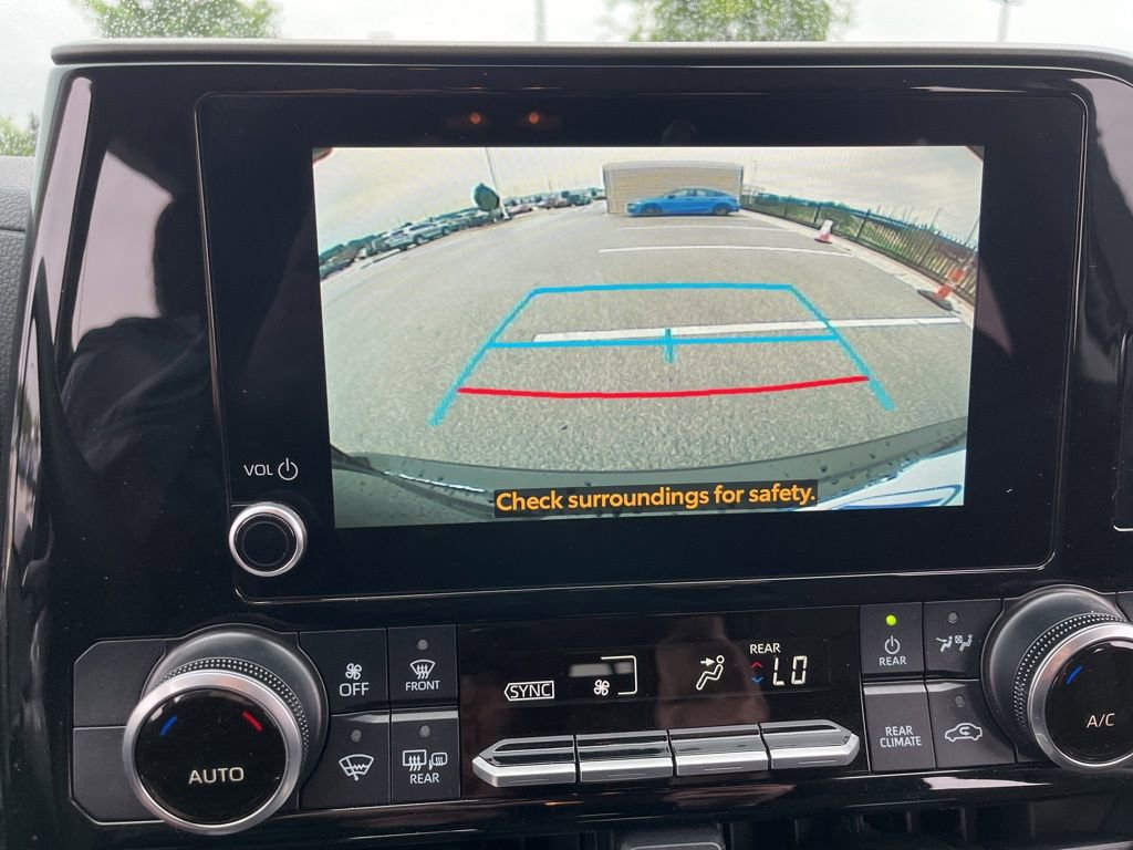 Used 2024 Toyota Highlander LE FWD image 24