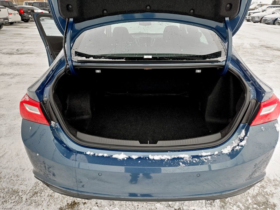 Used 2024 Chevrolet Malibu LT image 32