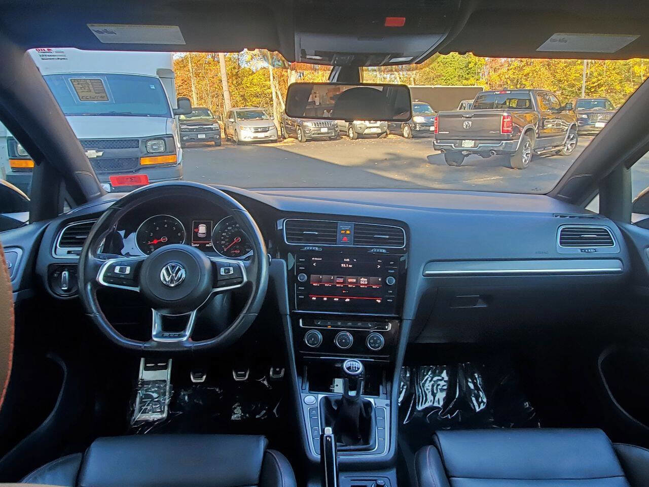 Used 2018 Volkswagen GTI SE FWD image 14