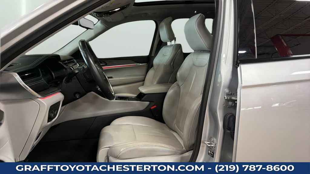 Used 2021 Jeep Grand Cherokee L Overland w/ Luxury Tech Group IV AWD/4WD image 16