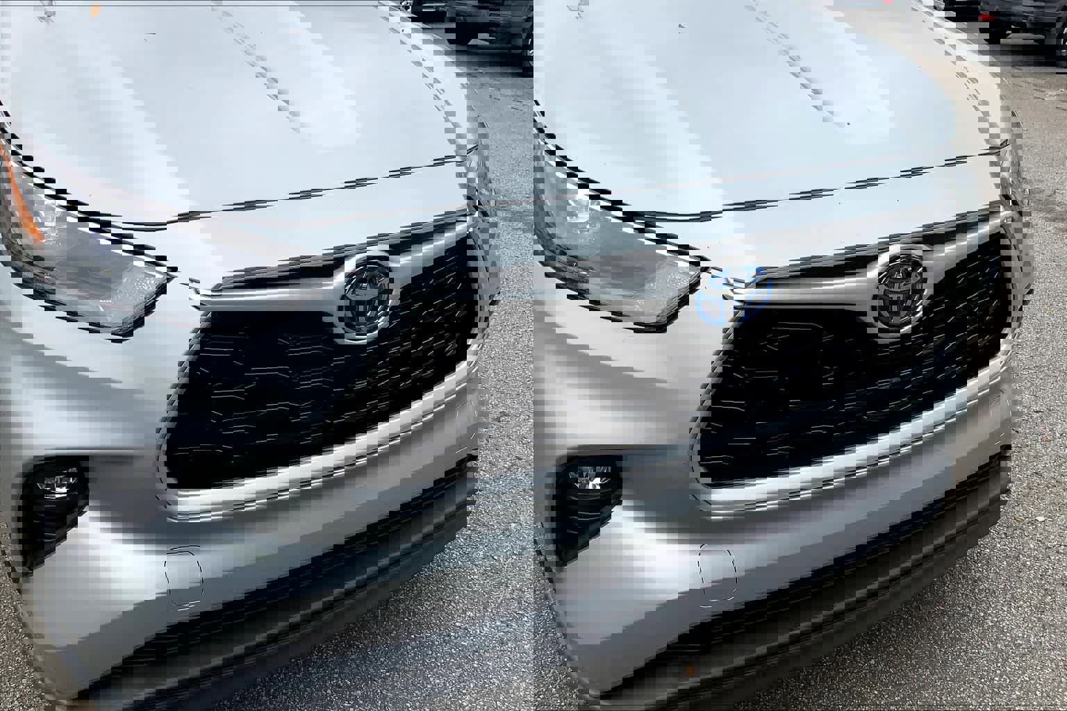 Used 2021 Toyota Highlander XLE image 30