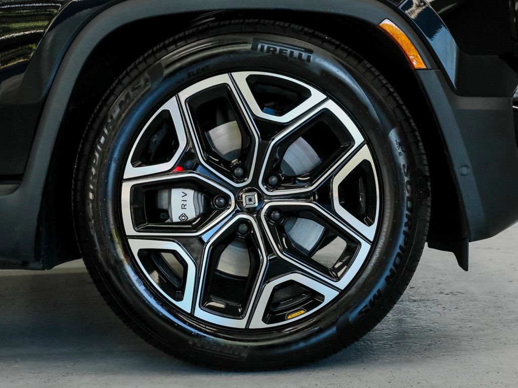 Used 2025 Rivian R1S Adventure AWD/4WD image 11
