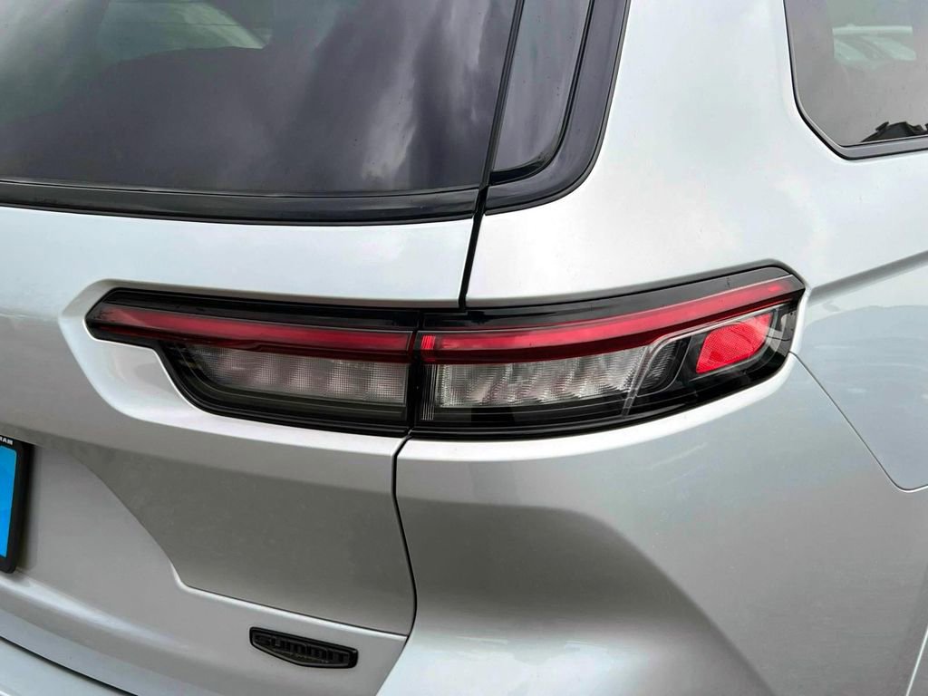 Certified 2025 Jeep Grand Cherokee L Summit AWD/4WD image 11
