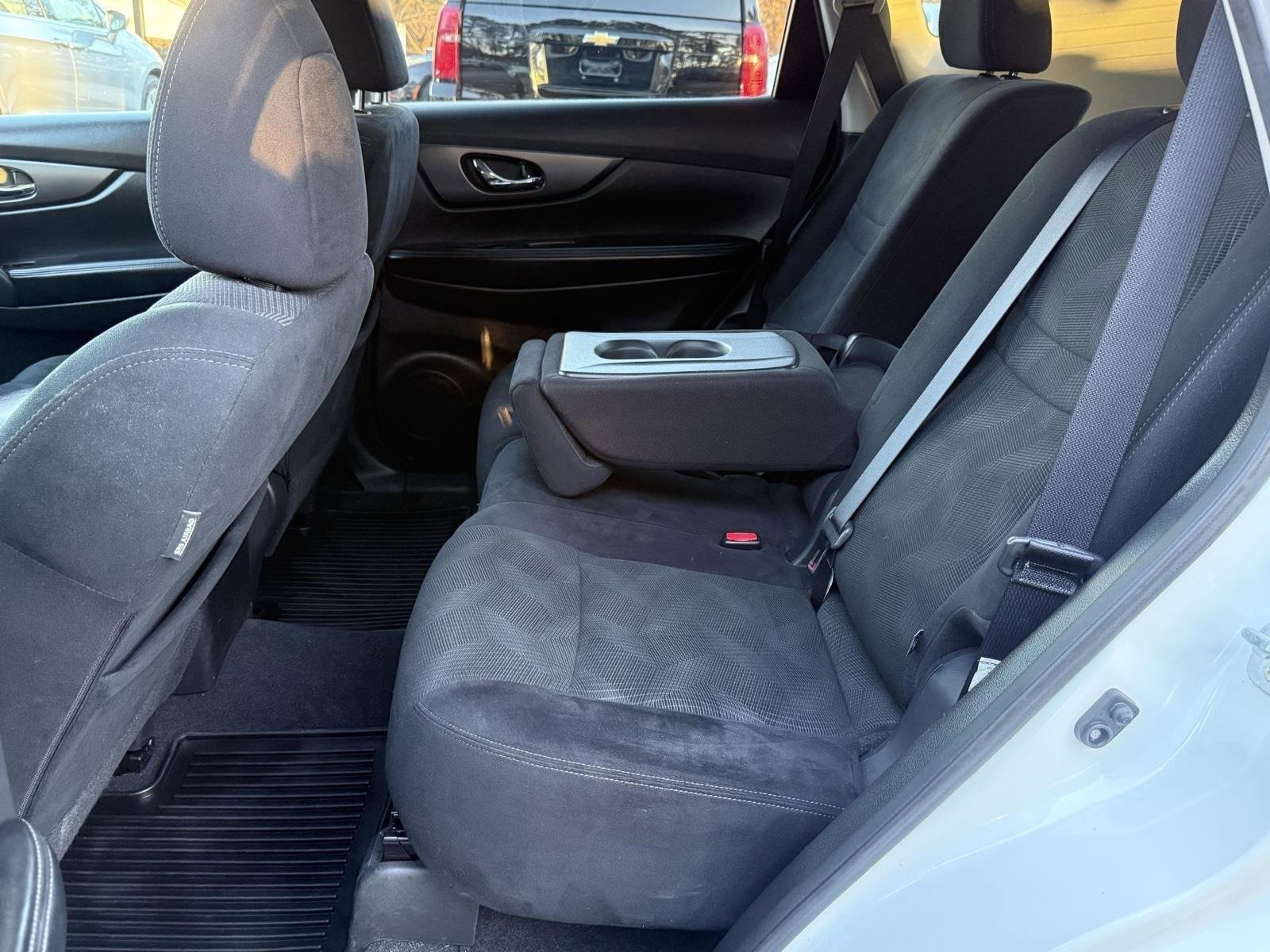 Used 2016 Nissan Rogue SV w/ SV Premium Package image 26