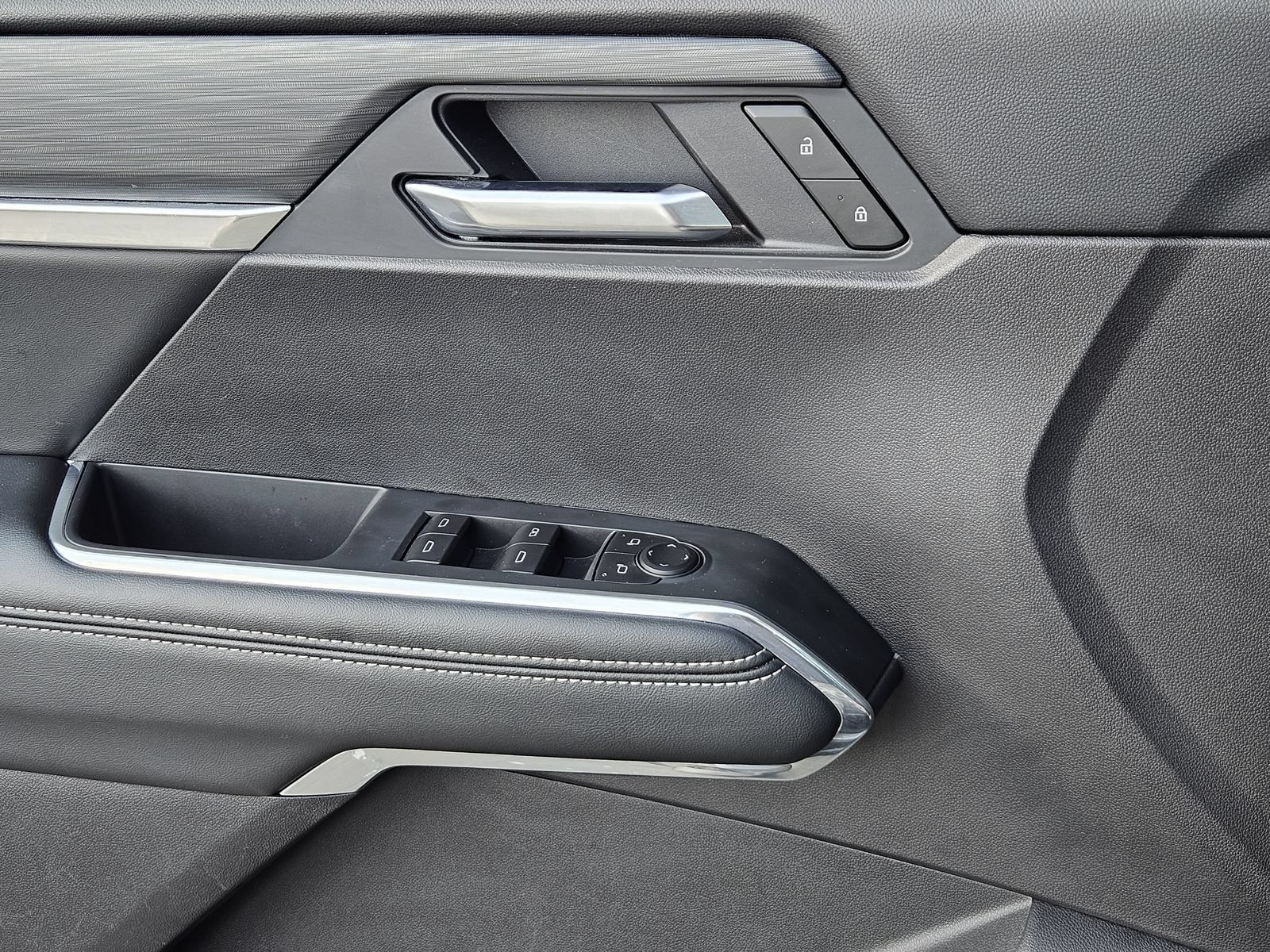 Certified 2025 GMC Acadia Elevation FWD image 29