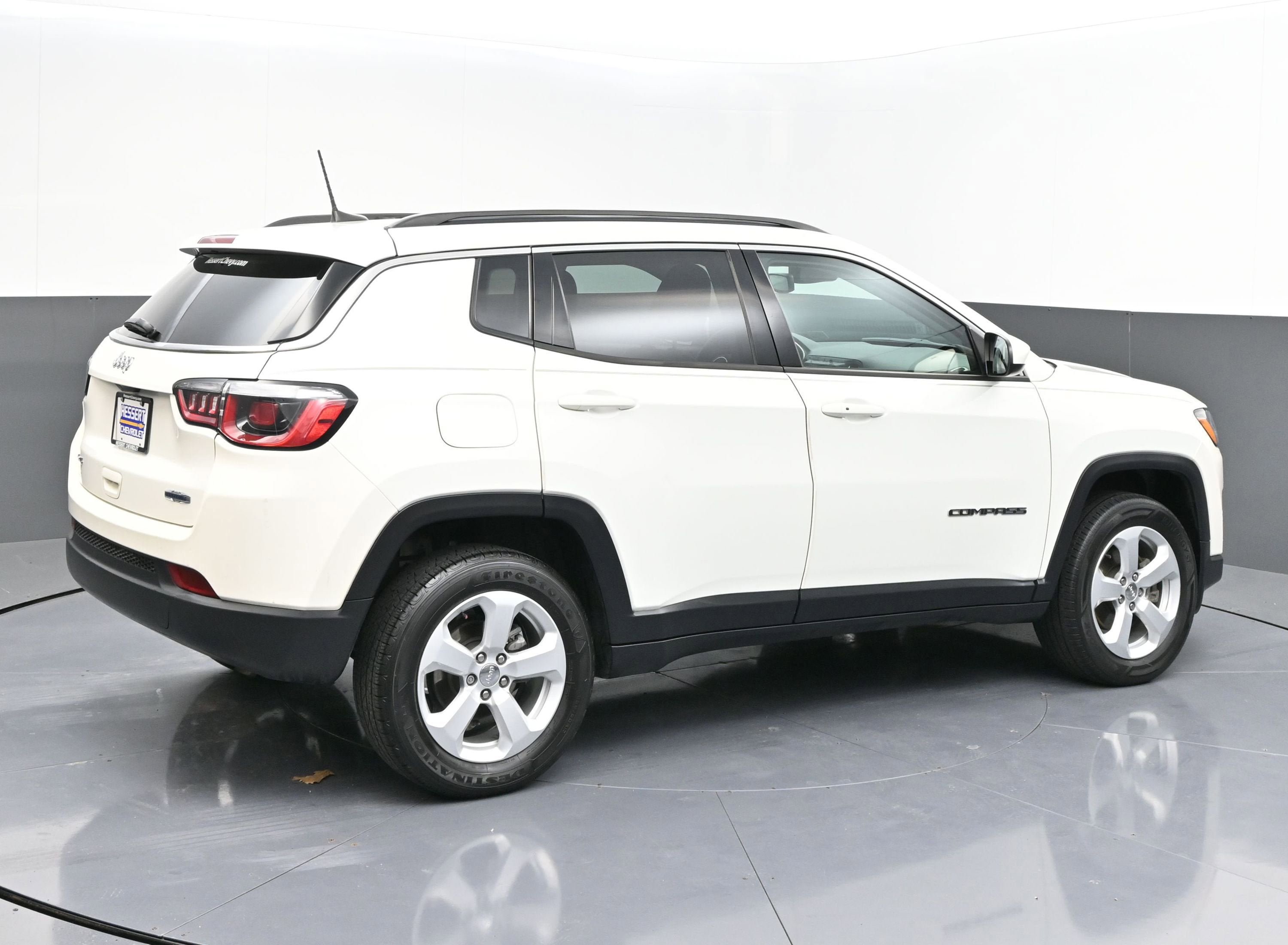 Used 2020 Jeep Compass Latitude w/ Cold Weather Group AWD/4WD image 7