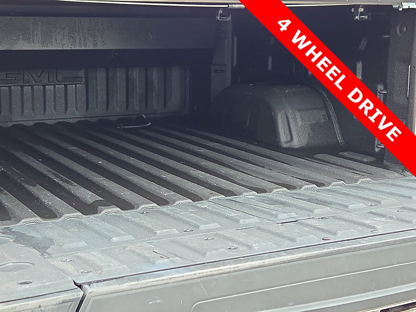Used 2023 GMC Sierra 1500 SLT w/ SLT Premium Plus Package AWD/4WD image 9