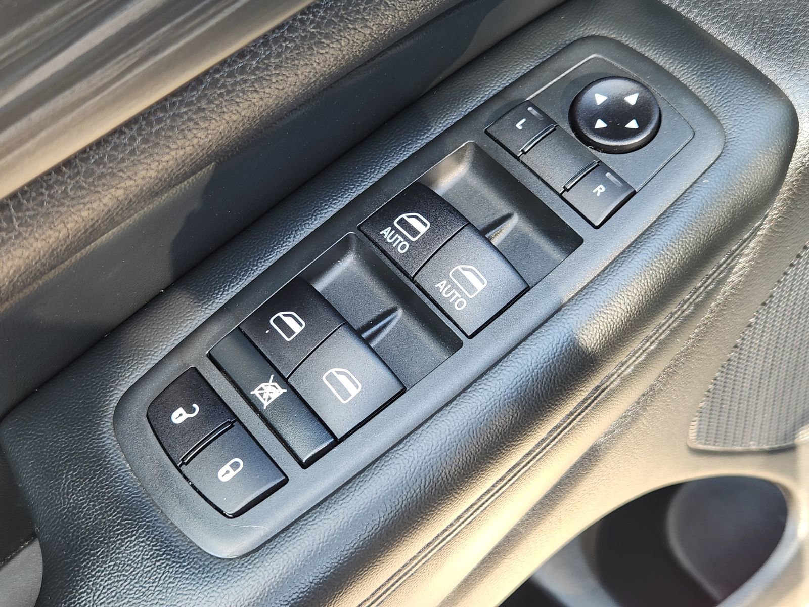 Used 2020 Jeep Grand Cherokee Altitude image 32