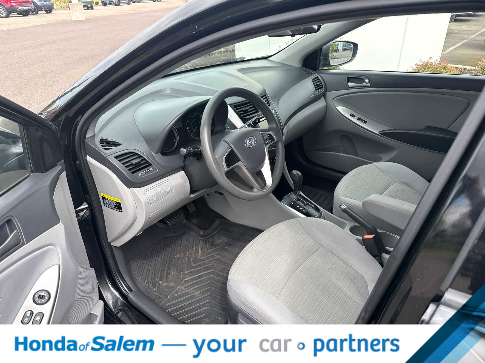 Used 2017 Hyundai Accent SE image 2