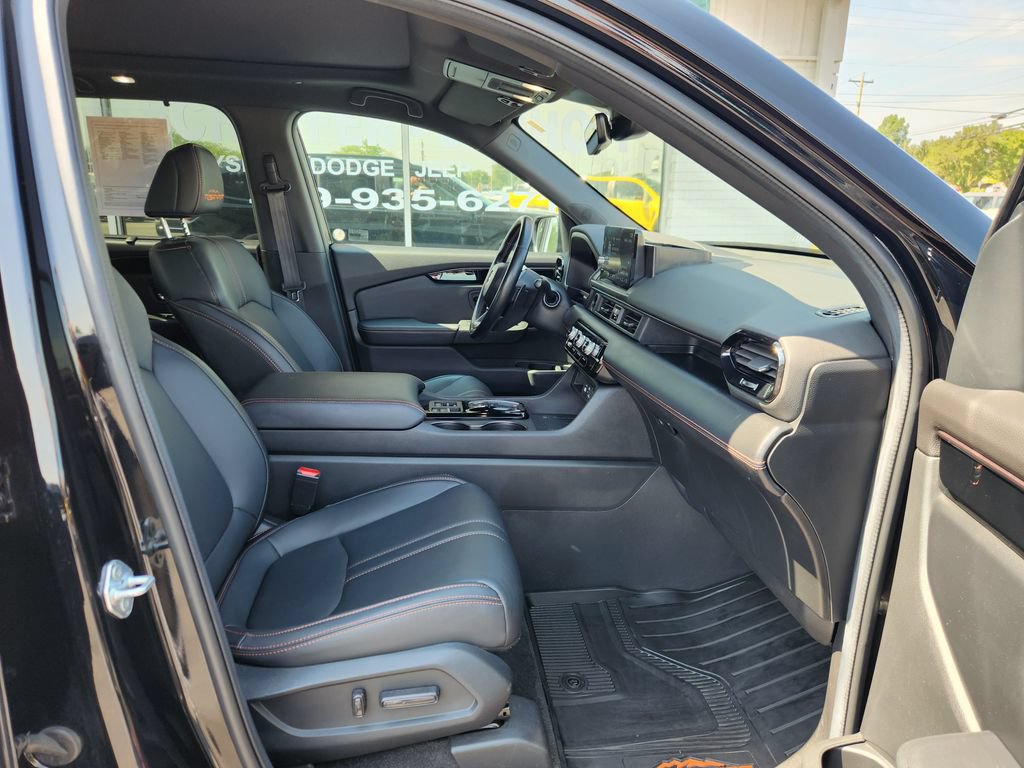 Used 2024 Honda Pilot TrailSport image 10
