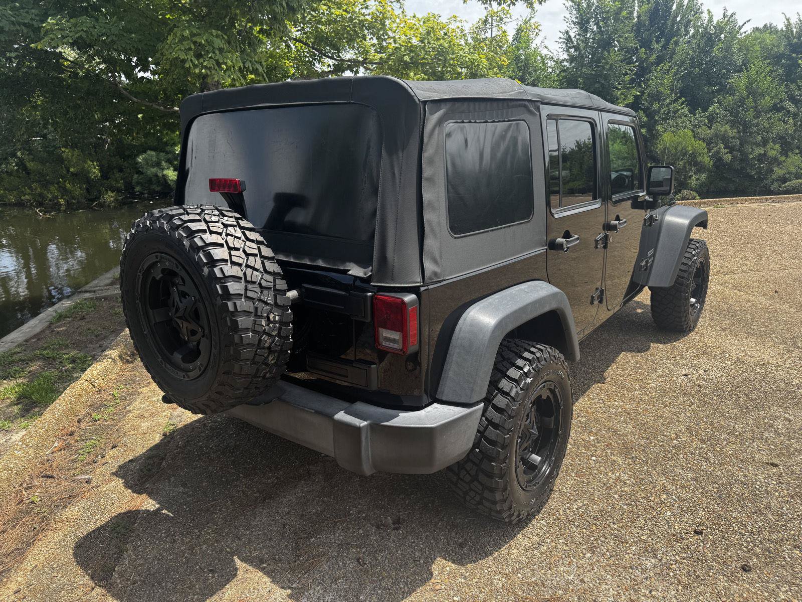 Used 2017 Jeep Wrangler Unlimited Sport AWD/4WD image 5