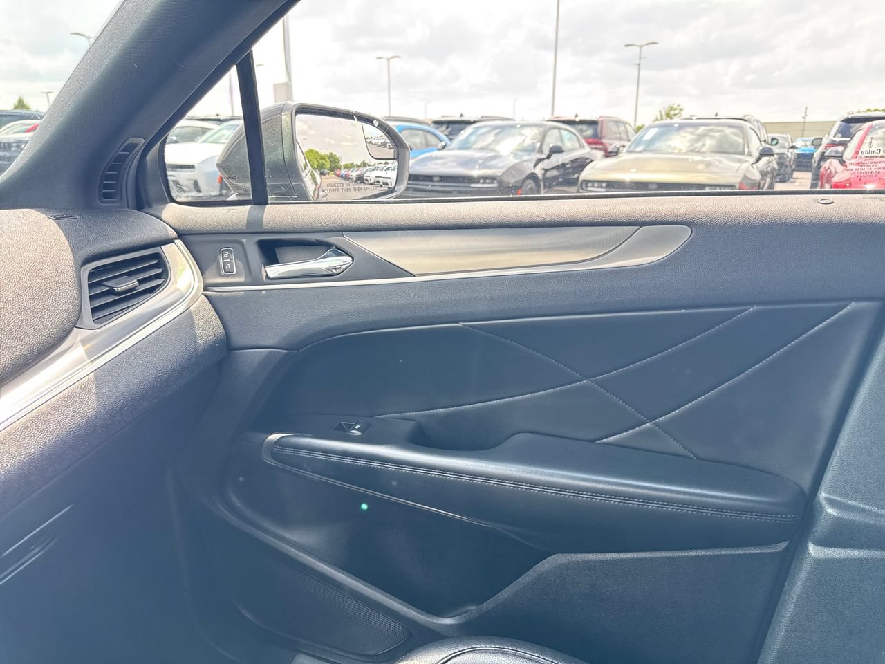 Used 2019 Lincoln MKC Premiere FWD image 25