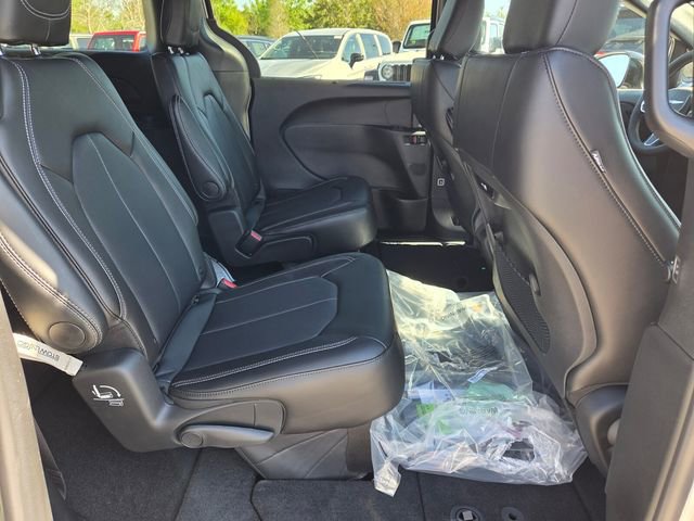 New 2026 Chrysler Pacifica Select FWD image 14