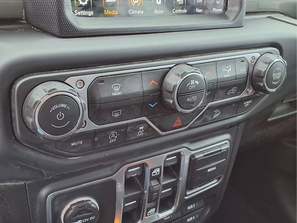 Used 2018 Jeep Wrangler Unlimited Sahara AWD/4WD image 6