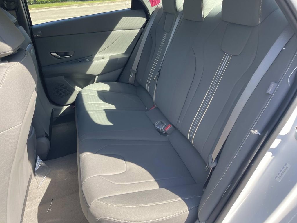 New 2025 Hyundai Elantra SEL image 17