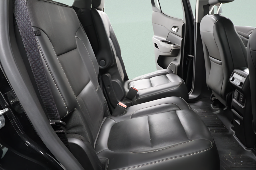 Used 2019 GMC Acadia SLT w/ LPO, Floor Liner Package FWD image 29