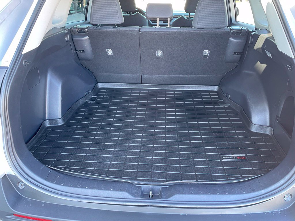 Used 2021 Toyota RAV4 LE w/ Carpet Mat Package (TMS) AWD/4WD image 6