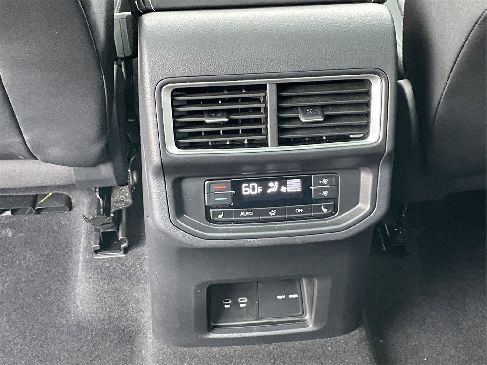 Used 2025 Volkswagen Atlas SEL image 19