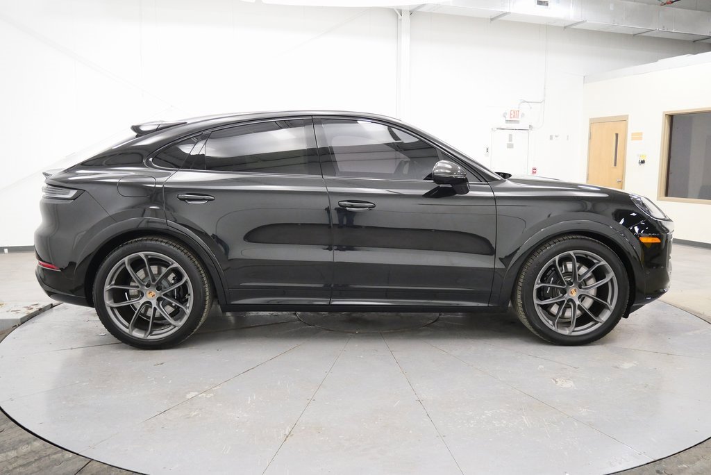 Used 2025 Porsche Cayenne GTS image 8