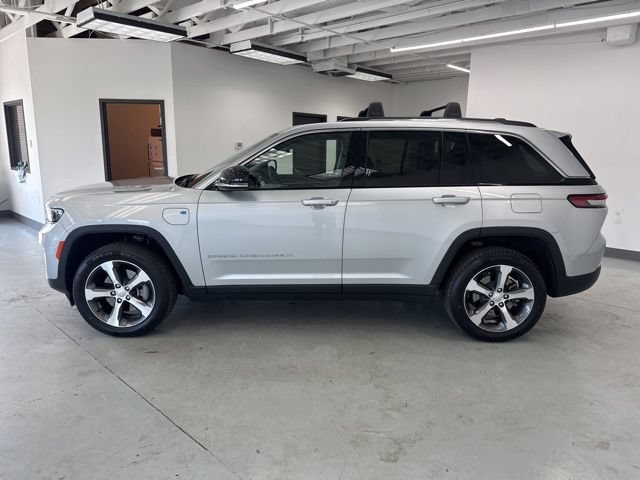 Used 2023 Jeep Grand Cherokee 4WD 4xe image 7