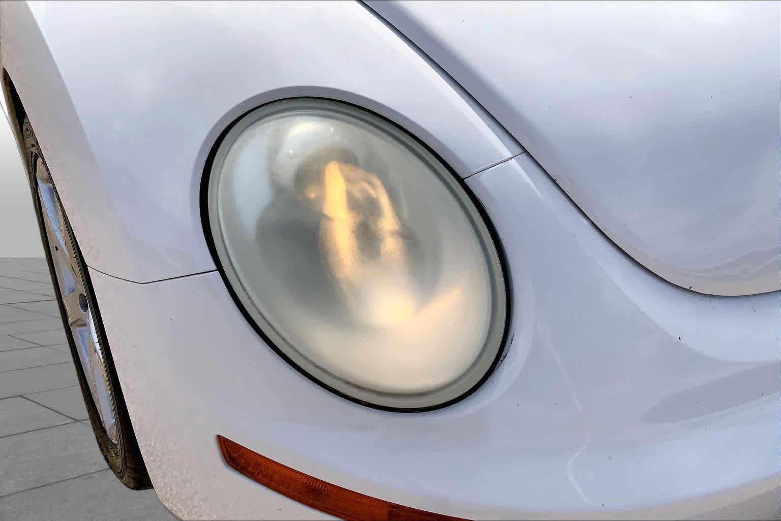 Used 2010 Volkswagen Beetle Coupe FWD image 25