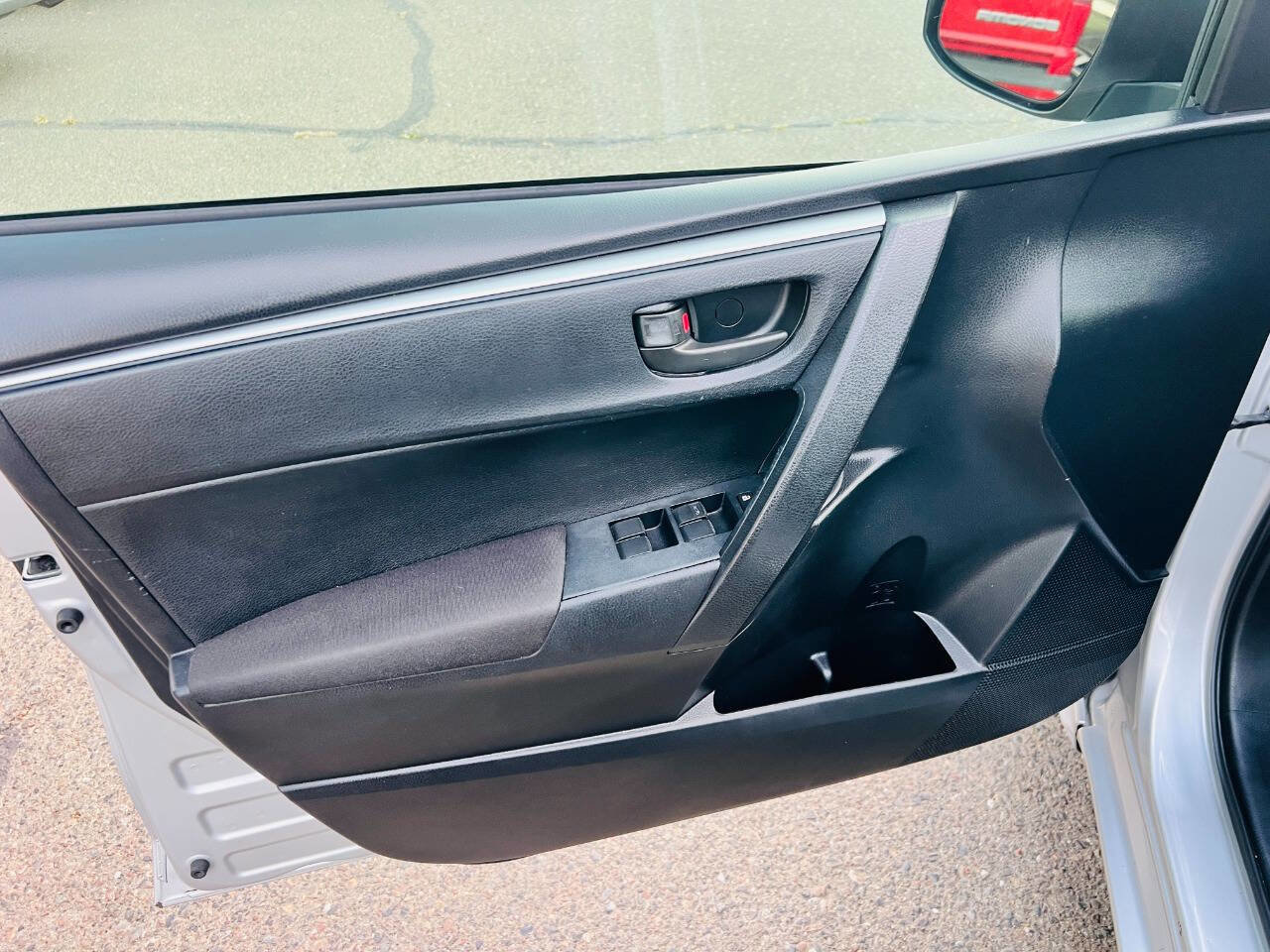 Used 2015 Toyota Corolla L FWD image 23