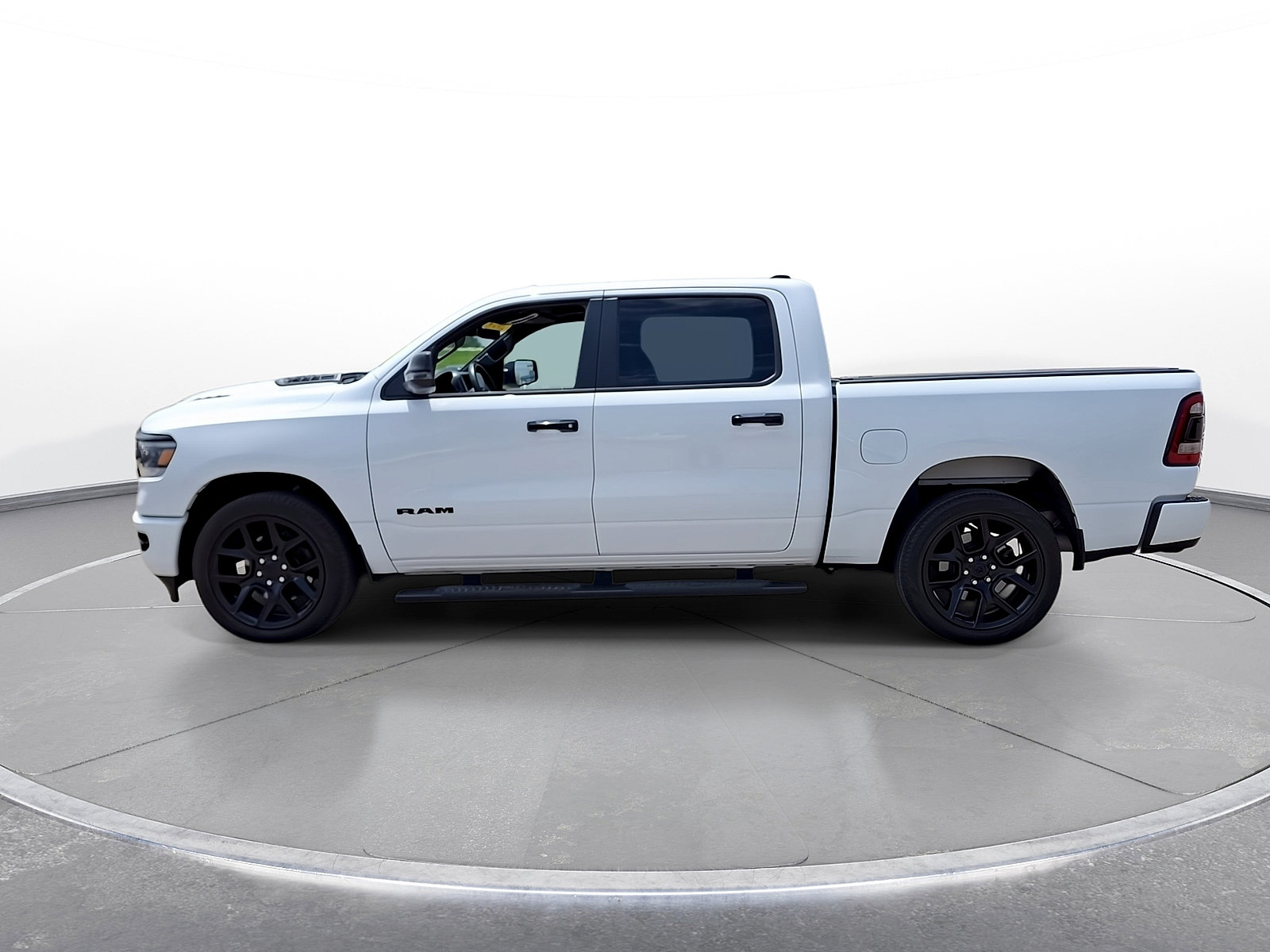 Used 2024 RAM 1500 Laramie AWD/4WD image 5